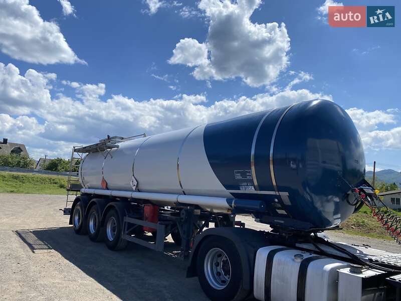 Цистерна Hendricks Goch 2003 в Хусте Цистерна Hendricks Goch 2003 в Хусте