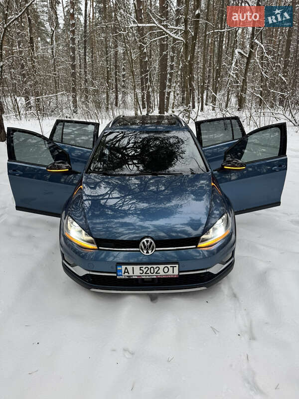Универсал Volkswagen Golf Alltrack 2016 в Ирпене
