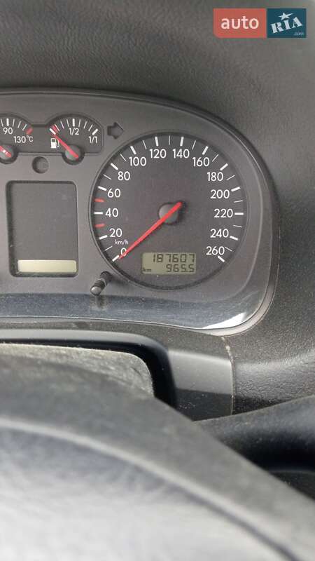 Хэтчбек Volkswagen Golf 1999 в Киеве