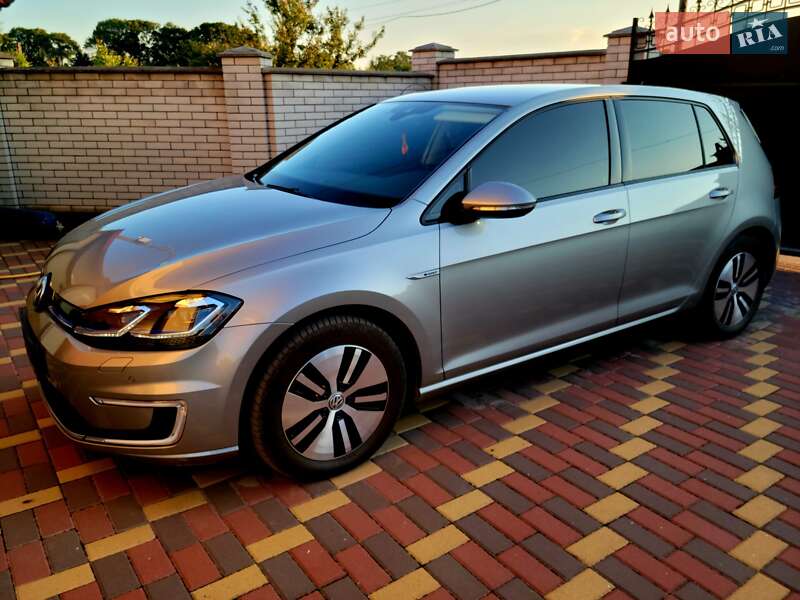 Хэтчбек Volkswagen Golf 2017 в Житомире