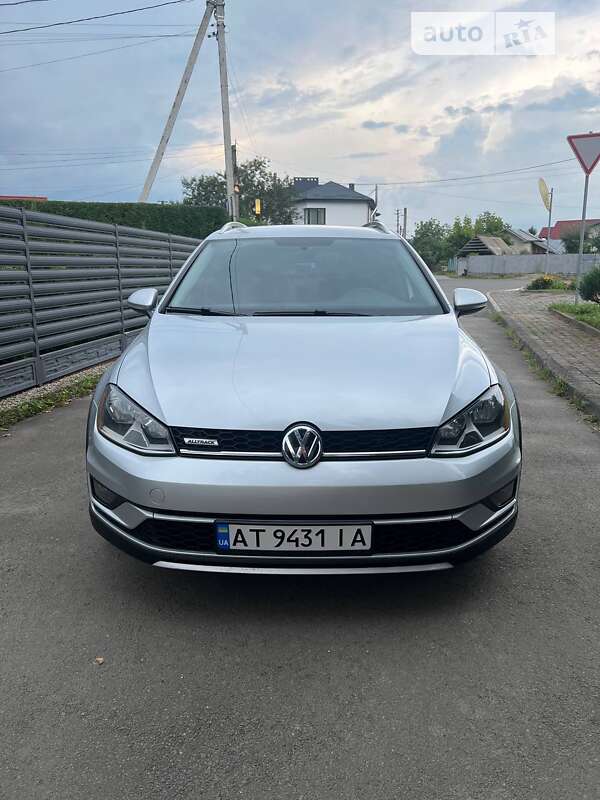 Универсал Volkswagen Golf 2017 в Ивано-Франковске
