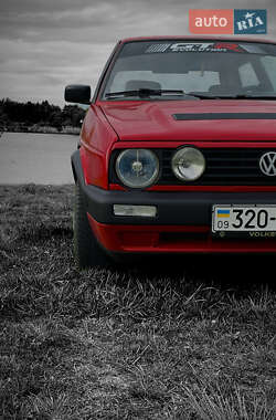 Хетчбек Volkswagen Golf 1987 в Герці Хетчбек Volkswagen Golf 1987 в Герці
