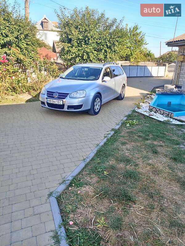 Універсал Volkswagen Golf 2009 в Липовці