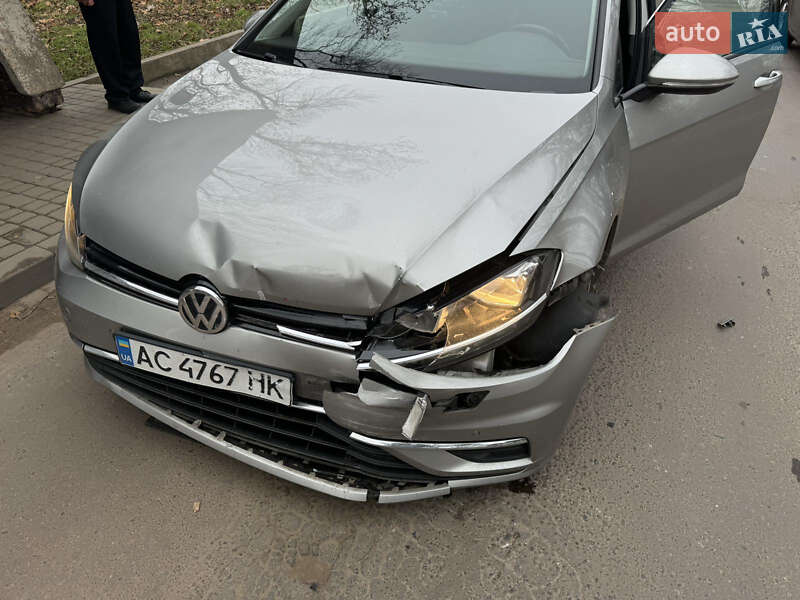 Хетчбек Volkswagen Golf 2017 в Луцьку