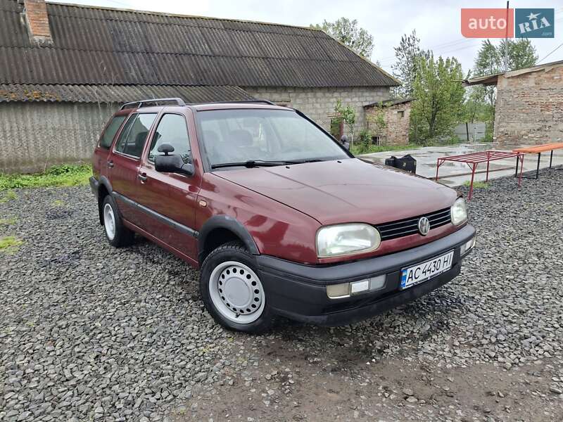 Универсал Volkswagen Golf 1996 в Иваничах