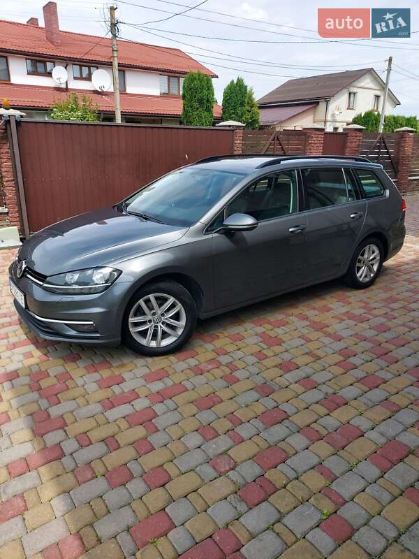 Универсал Volkswagen Golf 2017 в Ровно