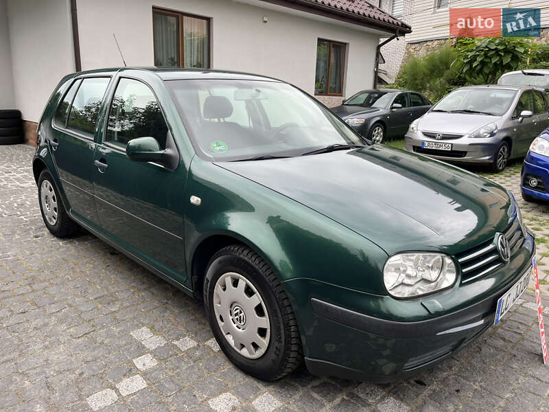 Хетчбек Volkswagen Golf 2000 в Звягелі