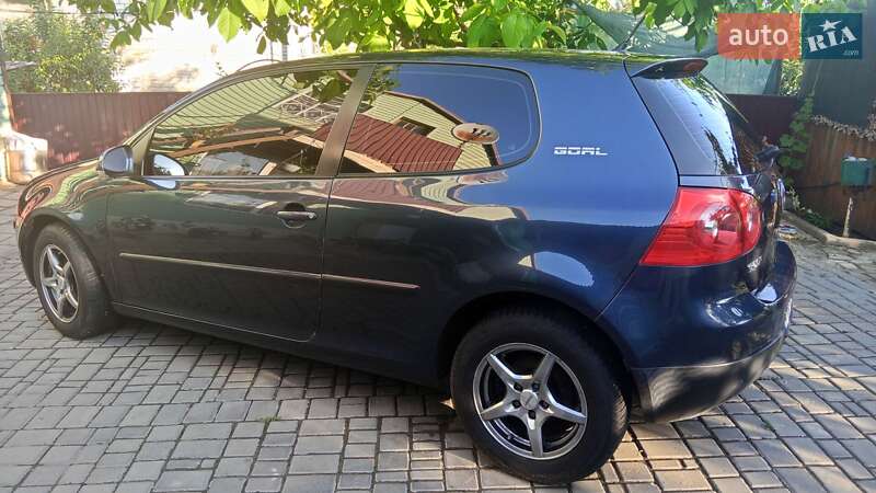 Хетчбек Volkswagen Golf 2006 в Чечельнику