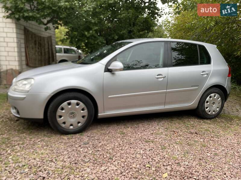 Хэтчбек Volkswagen Golf 2008 в Луцке