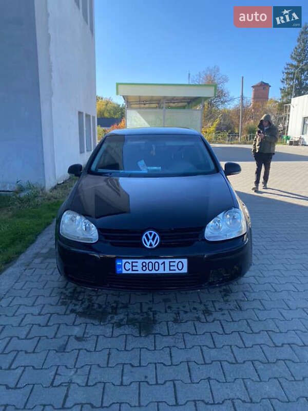 Хэтчбек Volkswagen Golf 2004 в Черновцах