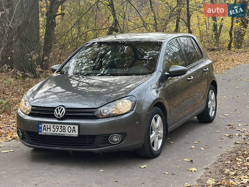 Хэтчбек Volkswagen Golf 2011 в Киеве