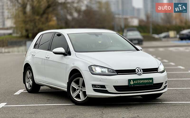 Хэтчбек Volkswagen Golf 2013 в Киеве