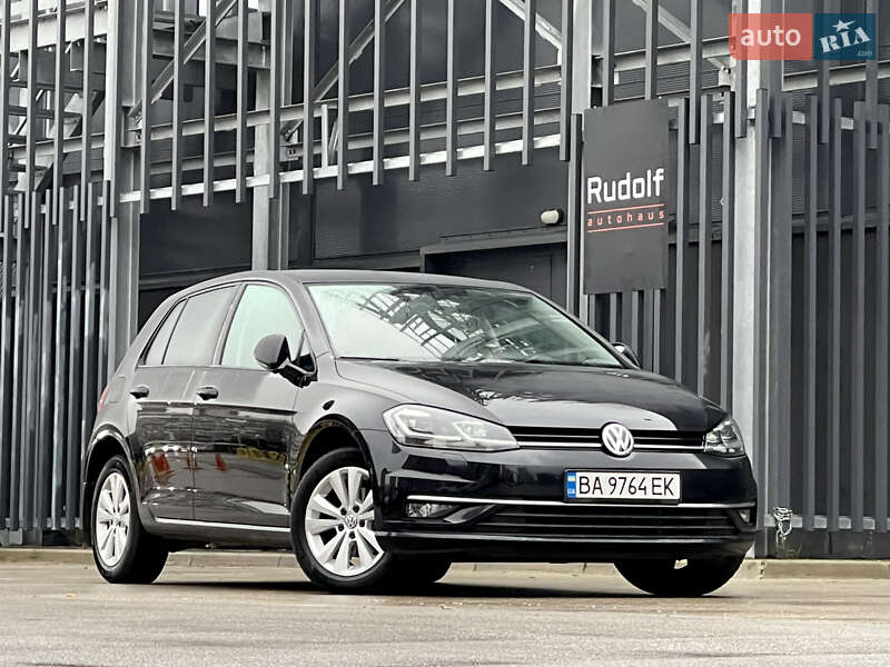 Хэтчбек Volkswagen Golf 2019 в Киеве