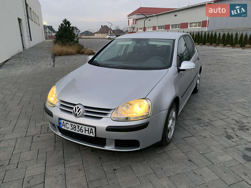Хэтчбек Volkswagen Golf 2004 в Луцке