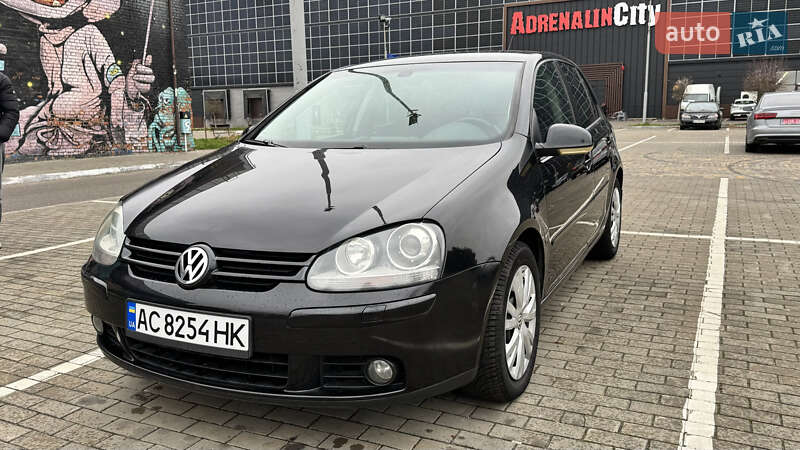 Хэтчбек Volkswagen Golf 2008 в Луцке