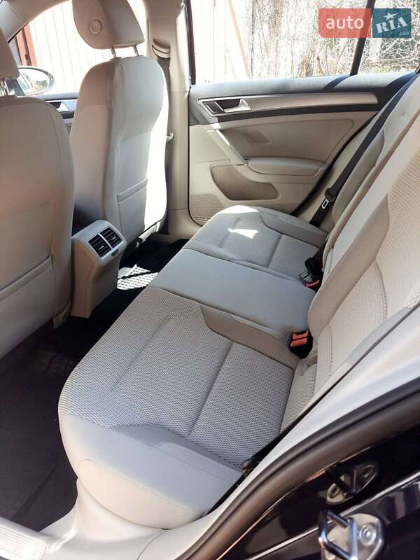 Универсал Volkswagen Golf 2015 в Киеве