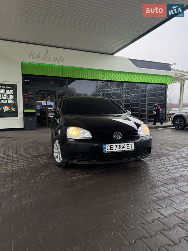 Хэтчбек Volkswagen Golf 2004 в Черновцах