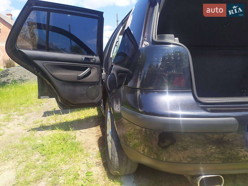 Хэтчбек Volkswagen Golf 2001 в Здолбунове