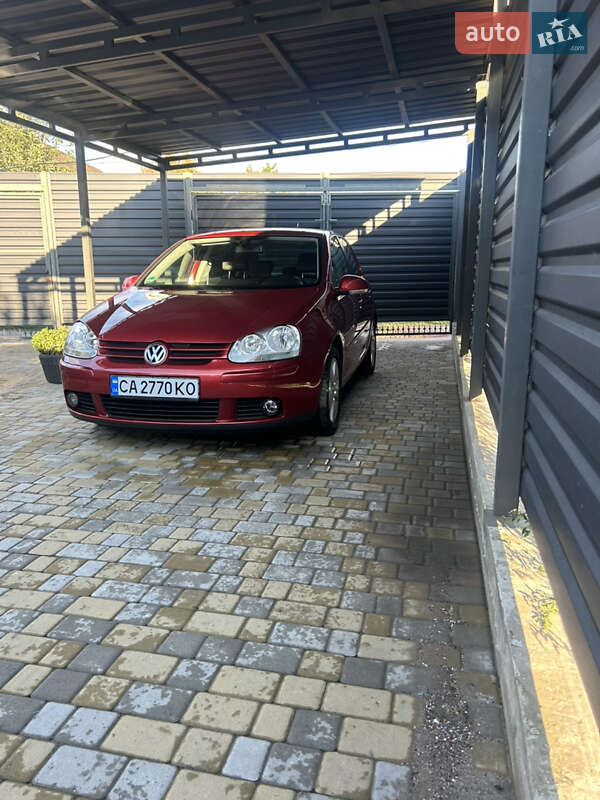 Хэтчбек Volkswagen Golf 2008 в Киеве