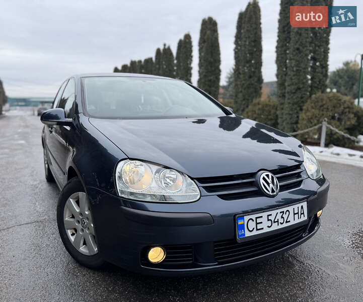 Хэтчбек Volkswagen Golf 2005 в Черновцах