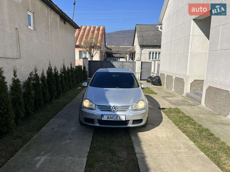Хэтчбек Volkswagen Golf 2004 в Хусте Хэтчбек Volkswagen Golf 2004 в Хусте