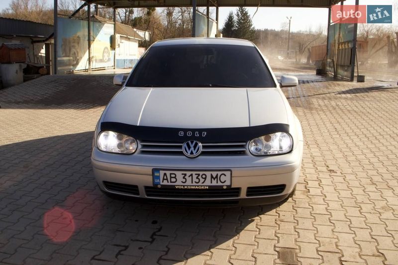 Хэтчбек Volkswagen Golf 1999 в Тростянце