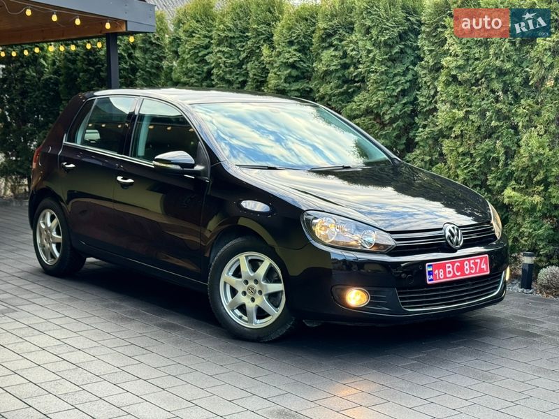 Хэтчбек Volkswagen Golf 2010 в Дубно