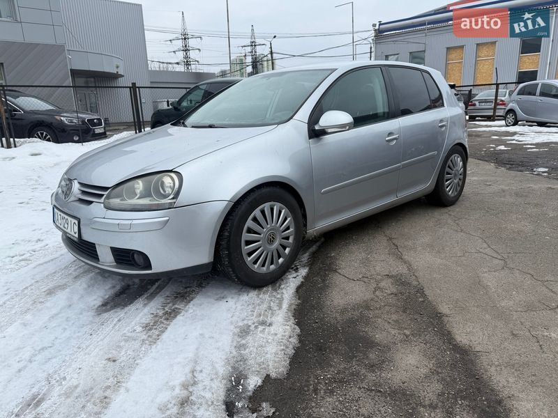 Хэтчбек Volkswagen Golf 2005 в Киеве