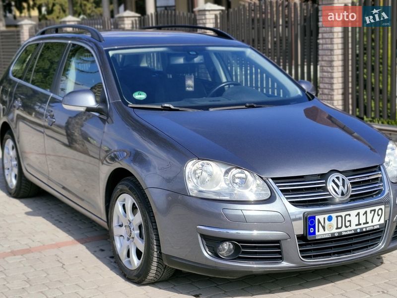 Универсал Volkswagen Golf 2009 в Староконстантинове
