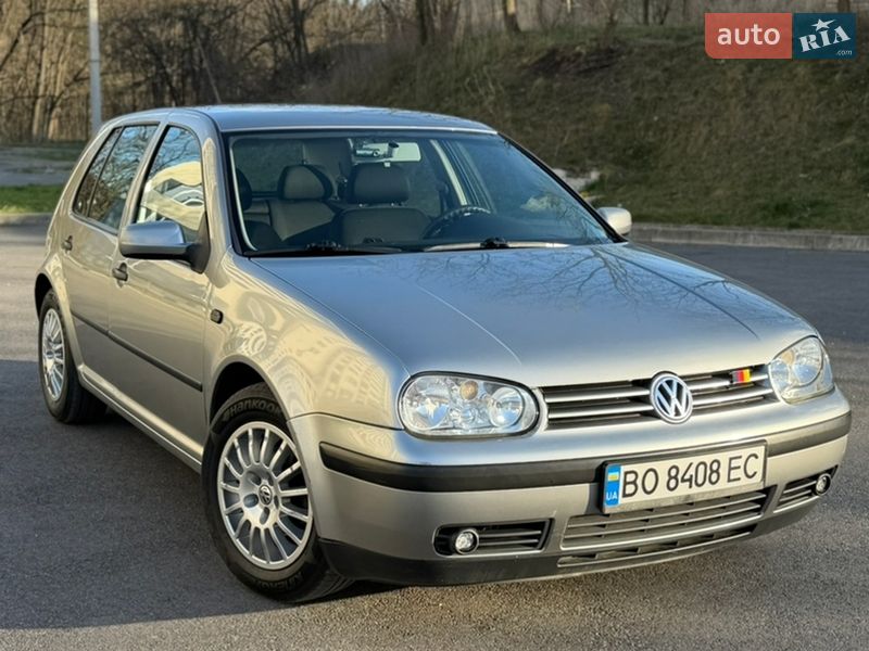 Хэтчбек Volkswagen Golf 2002 в Харькове