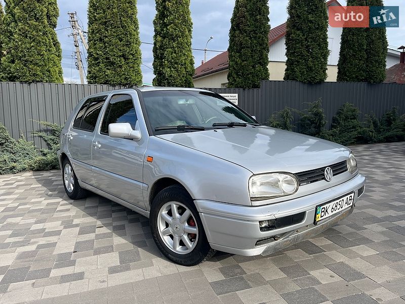 Хэтчбек Volkswagen Golf 1994 в Ровно