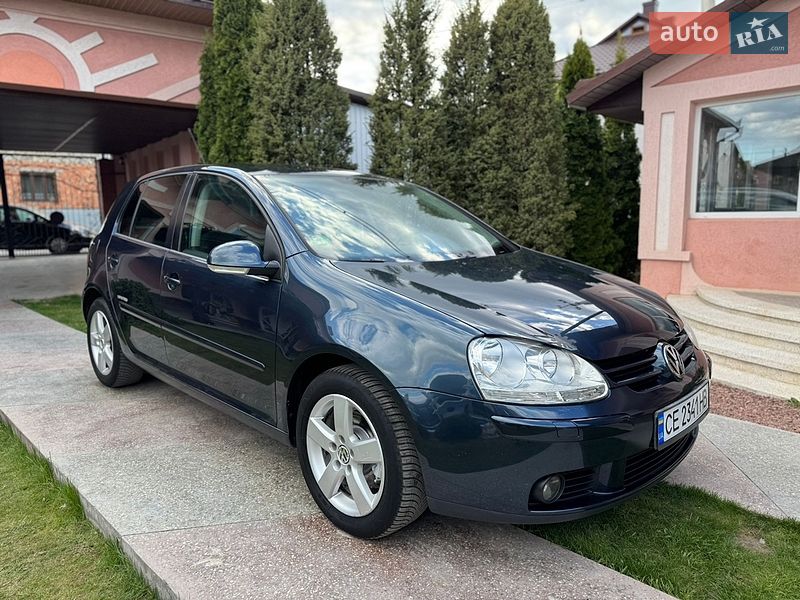 Хэтчбек Volkswagen Golf 2008 в Черновцах