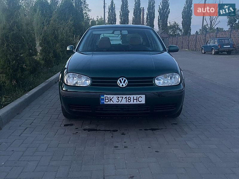 Хэтчбек Volkswagen Golf 2000 в Ровно