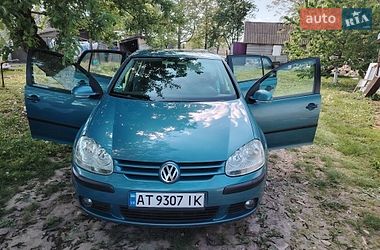 Хетчбек Volkswagen Golf 2005 в Городенці