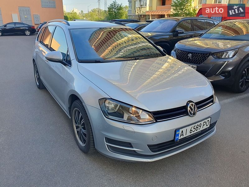 Универсал Volkswagen Golf 2015 в Киеве