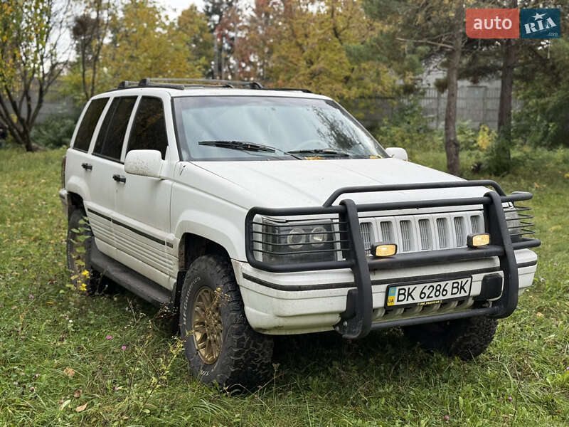 Внедорожник / Кроссовер Jeep Grand Cherokee 1995 в Ровно