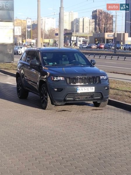Внедорожник / Кроссовер Jeep Grand Cherokee 2017 в Киеве