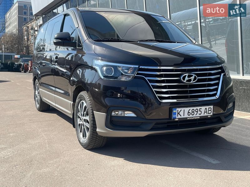 Минивэн Hyundai Grand Starex 2018 в Киеве Минивэн Hyundai Grand Starex 2018 в Киеве