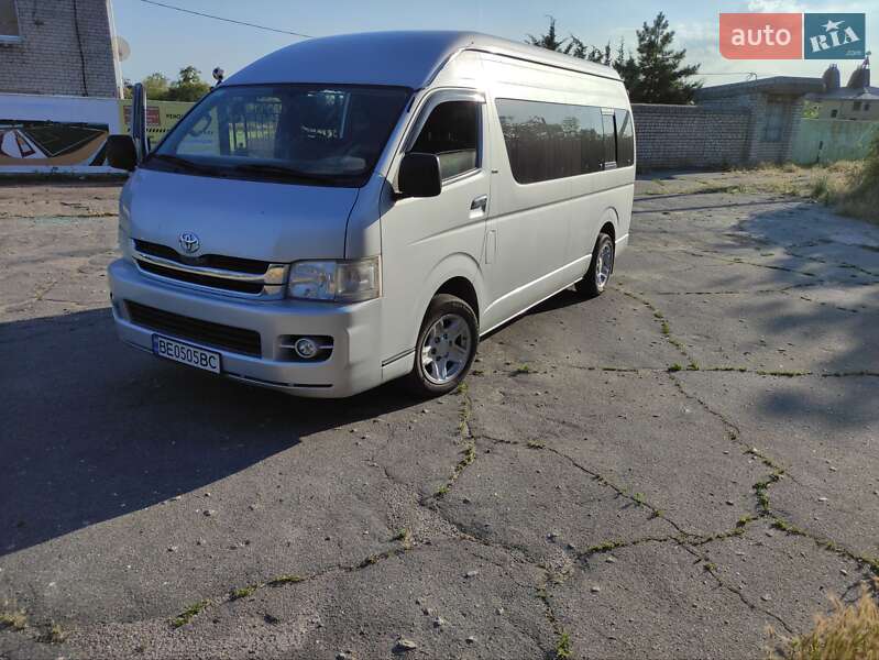 Минивэн Toyota Hiace 2008 в Николаеве