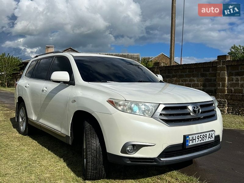 Внедорожник / Кроссовер Toyota Highlander 2010 в Южном