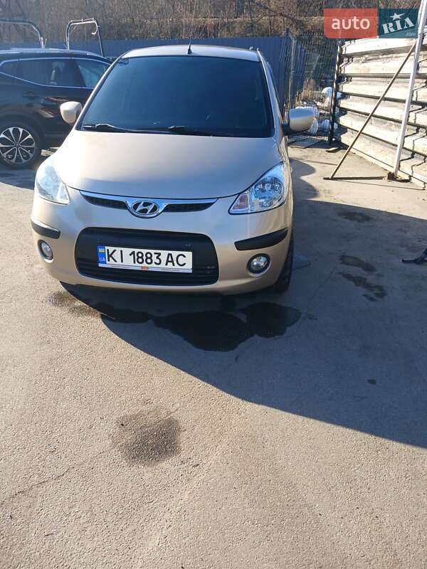 Хэтчбек Hyundai i10 2009 в Гостомеле