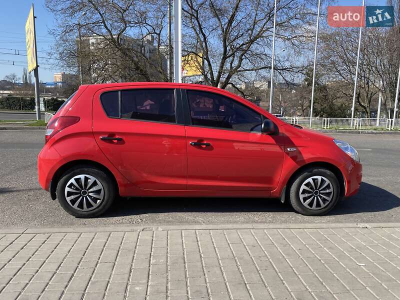 Хэтчбек Hyundai i20 2011 в Одессе