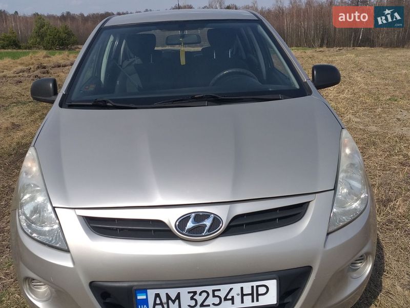 Хэтчбек Hyundai i20 2011 в Звягеле