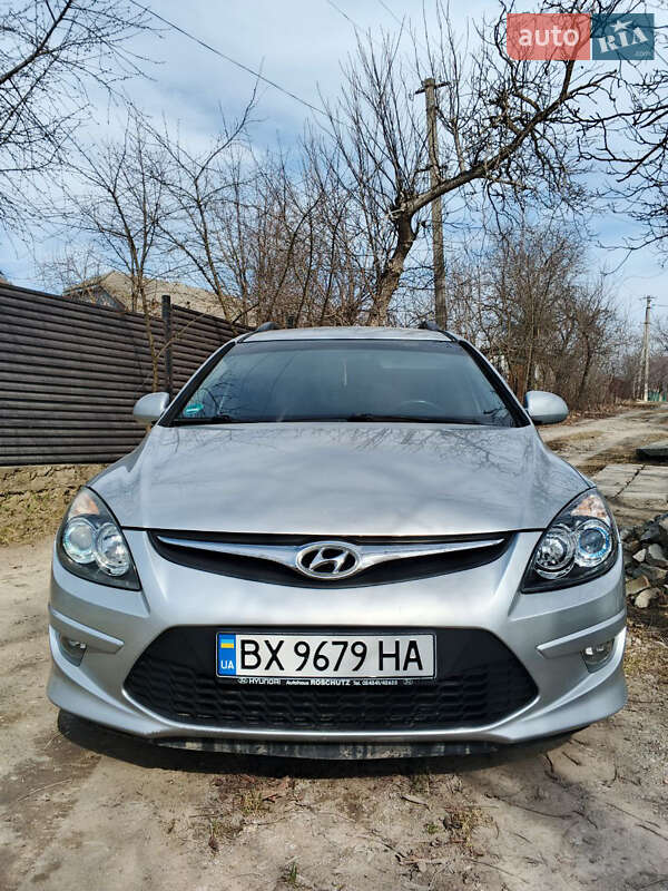 Универсал Hyundai i30 2011 в Новой Ушице
