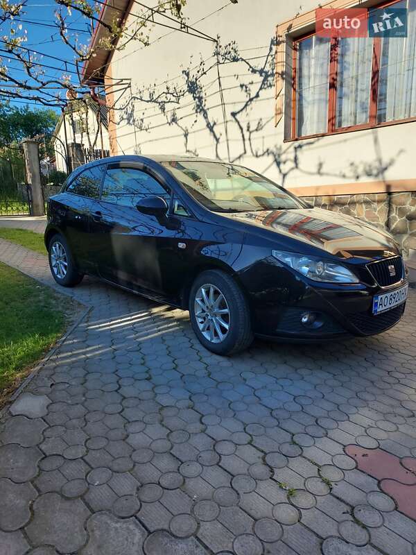 Хэтчбек SEAT Ibiza 2011 в Ужгороде
