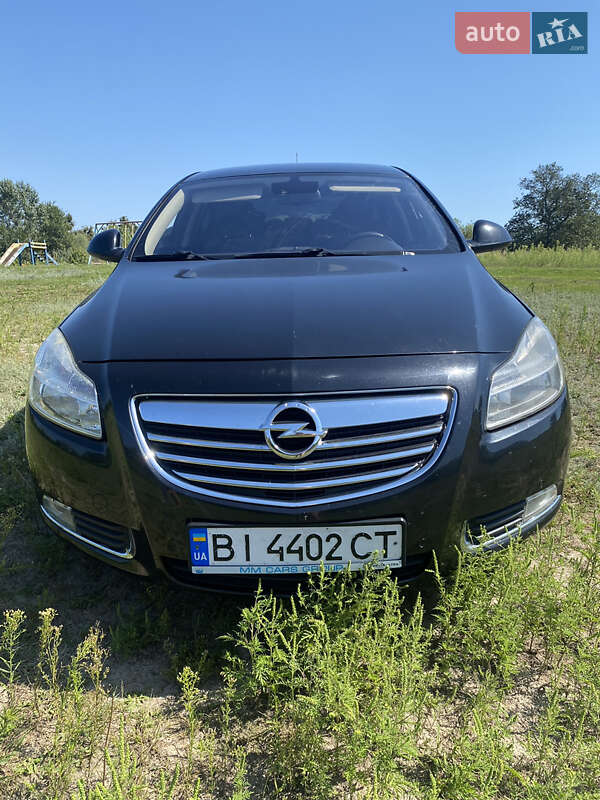 Седан Opel Insignia 2010 в Миргороді