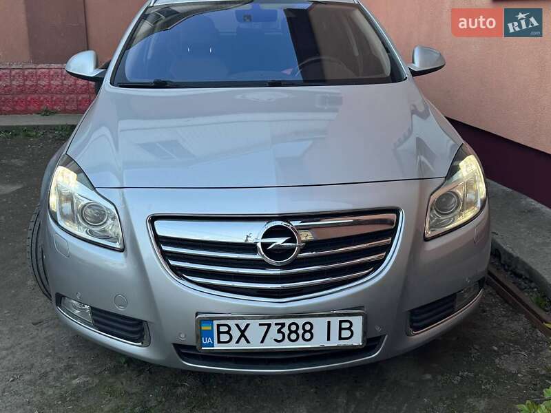 Универсал Opel Insignia 2013 в Староконстантинове