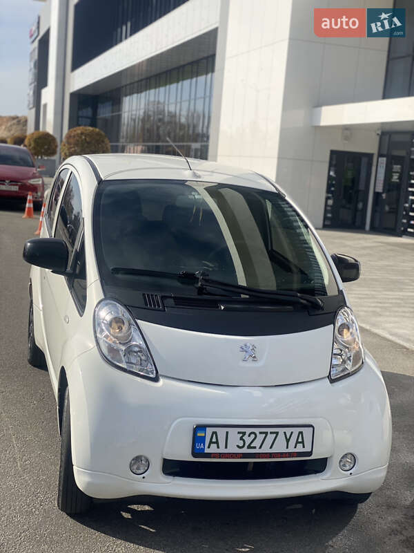 Хэтчбек Peugeot iOn 2011 в Ирпене