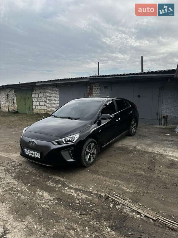 Лифтбек Hyundai Ioniq Electric 2017 в Шостке