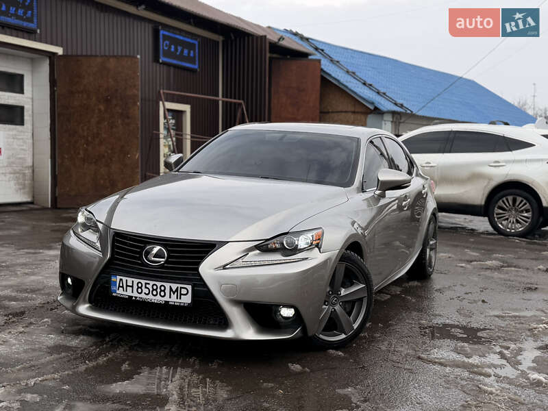 Седан Lexus IS 2015 в Краматорске